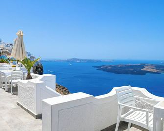 Kafieris Blue Santorini - פירוסטפאני - מרפסת