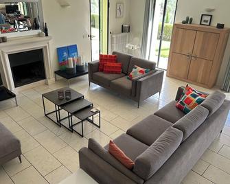Modern Villa with pool and wifi near the Mediterranean for 8 persons - Dolcedo - Living room