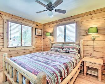 Cozy Resort Cabin in the Heart of Warrens! - Warrens - Habitación