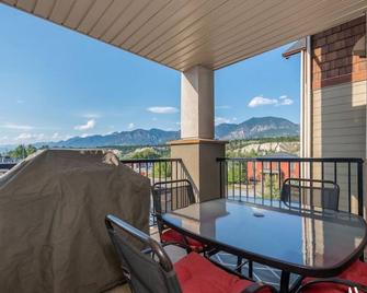 Contemporary, Cozy, Pool, Hot Tub, Lake Front - Invermere - Balcony