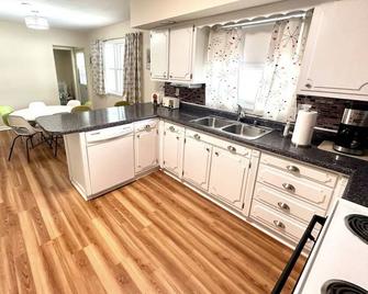 3 Bedroom Minutes to Historic Downtown - Princeton - Keuken