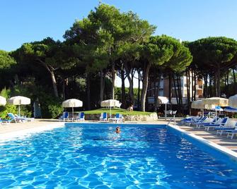 Hotel Beau Rivage Pineta - Jesolo - Pool