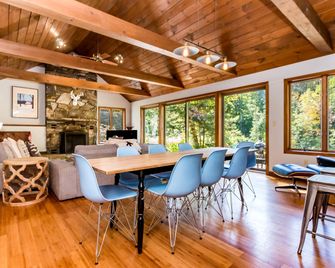 Rustic Vacation Rental for Large Groups in the Green Mountains of Vermont - Killington - Dining room