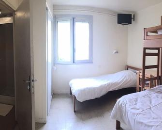 Crjs Et Auberge De Jeunesse - Hostel - Blois - Bedroom
