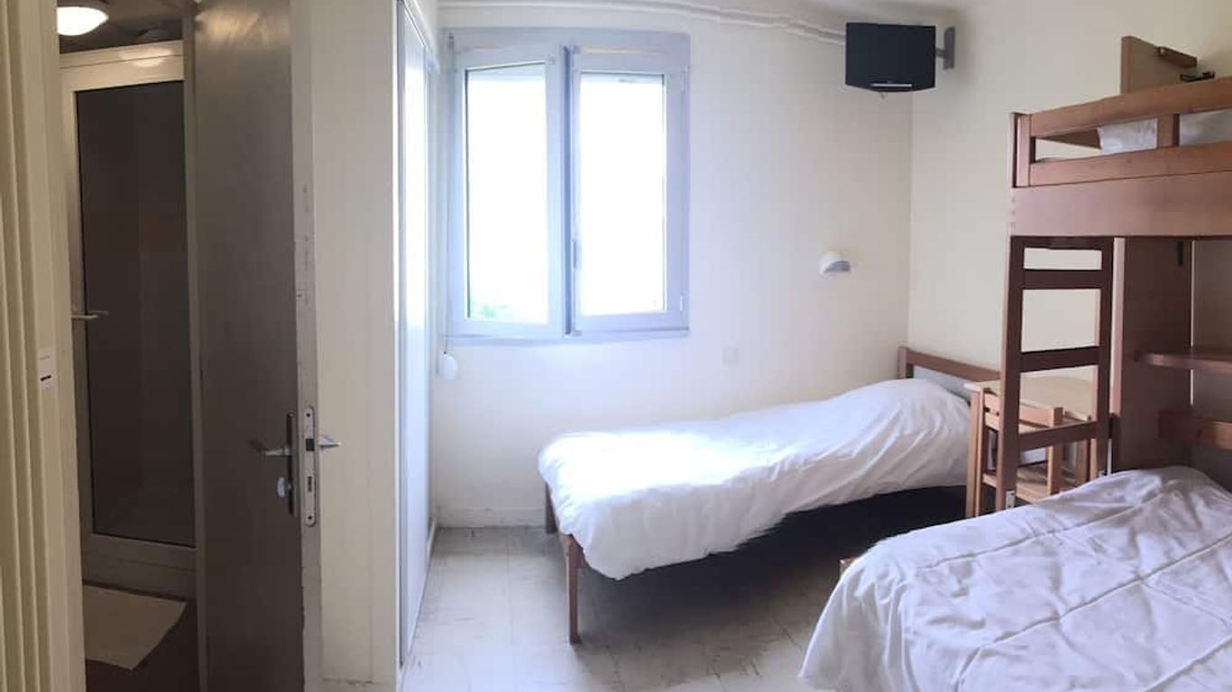 Crjs Et Auberge De Jeunesse - Hostel