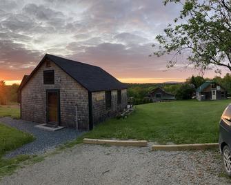 Cottage with a Vista - Surry - Gebäude