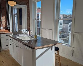 2 Min To Rpi Modern Space + Fast Wifi - Troy - Phòng bếp