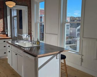 2 Min To Rpi Modern Space + Fast Wifi - Troy - Kitchen