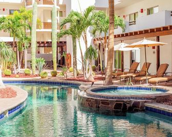 Hotel Santa Fe Loreto by Villa Group - Loreto - Zwembad