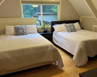 4-bedroom cabin in fabulous Trinity Center with AC - Trinity Center - Habitación
