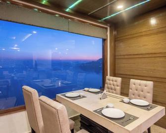 The Solitaire Resort by Lawrence Hotels - Mussoorie - Comedor