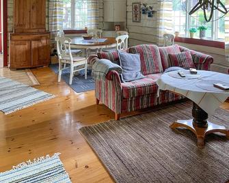 3 Bedroom Amazing Home In Skinnskatteberg - Skinnskatteberg - Sala de estar