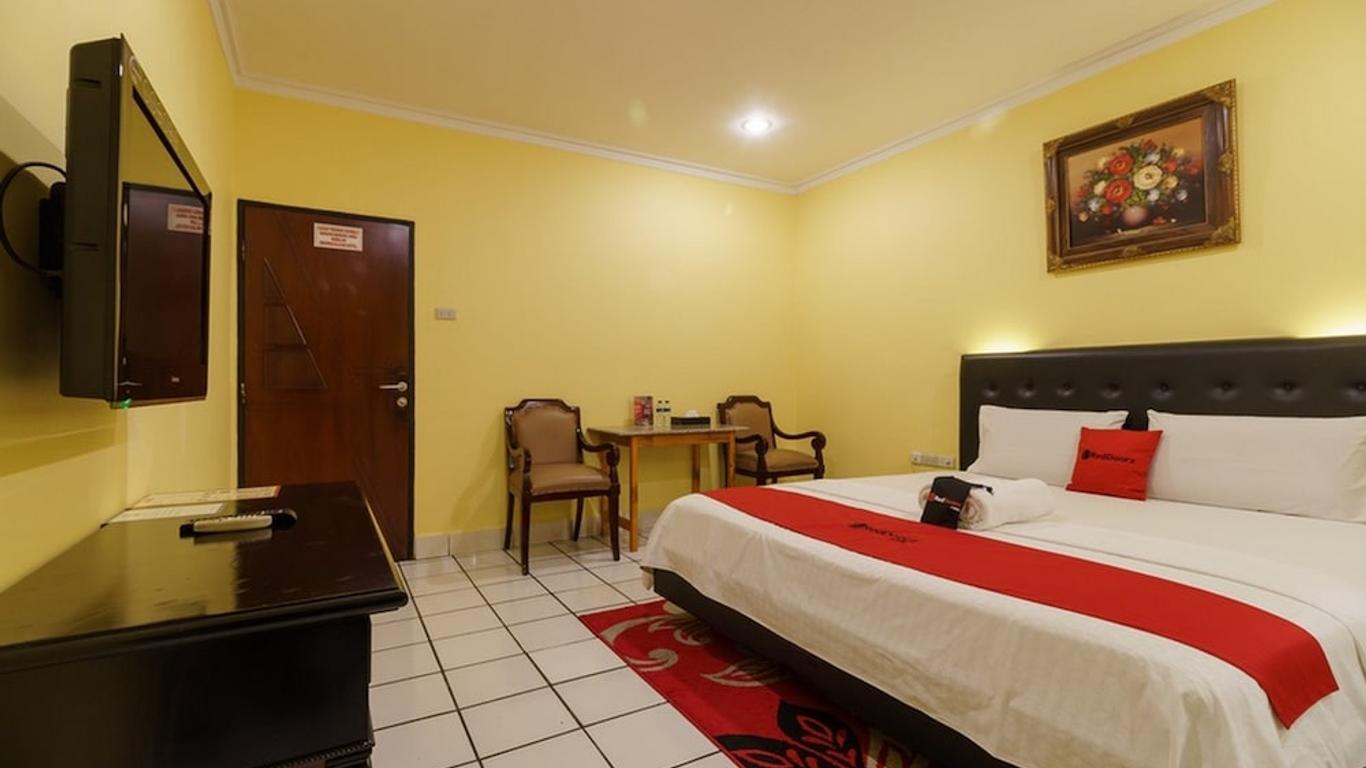 RedDoorz Plus Near Ancol