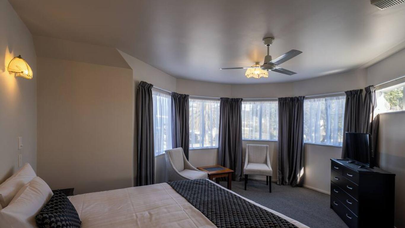 Asure Gables Motor Lodge