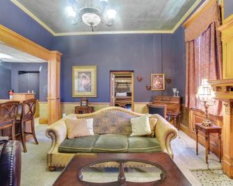 Yankton Apt 1 Mi to Mount Marty University! - Yankton - Sala de estar
