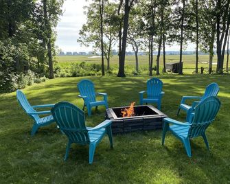 Tranquil property, amazing sunsets! - Old Saybrook - Patio