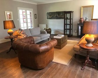 Domaine en Reynouse - Berzé-la-Ville - Living room