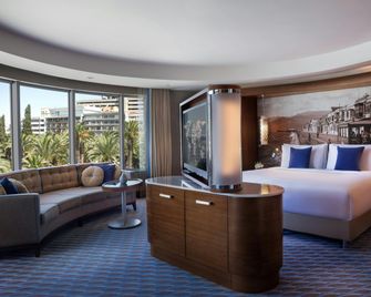 Renaissance Izmir Hotel - Izmir - Sovrum