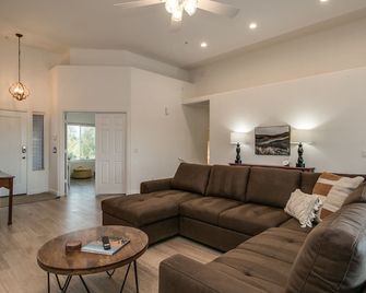 Breathtaking Views & Htd Pool in Fountain Hills! - Fountain Hills - Huiskamer