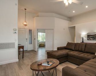 Breathtaking Views & Htd Pool in Fountain Hills! - Fountain Hills - Living room