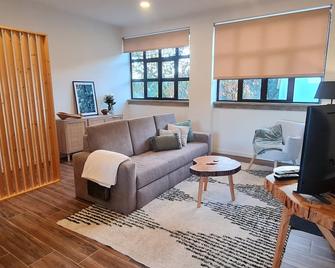 House to relax in the mountains, for couples or families. We're pet-friendly! - Sobreira Formosa - Sala de estar