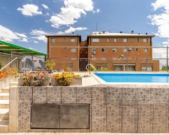 Plaza Milenium - San Rafael - Piscine