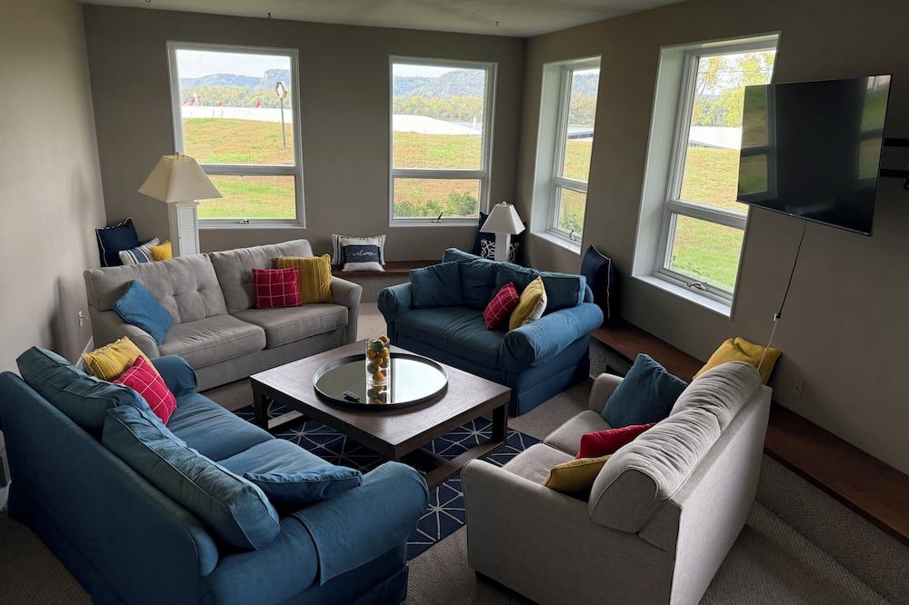 This Amazing River Getaway Is Perfect For You! Private Deck, Grill & Fire Pit! - Winona - Obývací pokoj