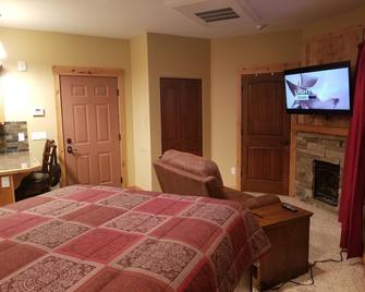 Studio, with jetted tub and walking distance to ski resort! - Kellogg - Bedroom
