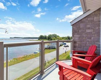 Stunning villa at the beautiful Oak Island Resort - Western Shore - Balcony