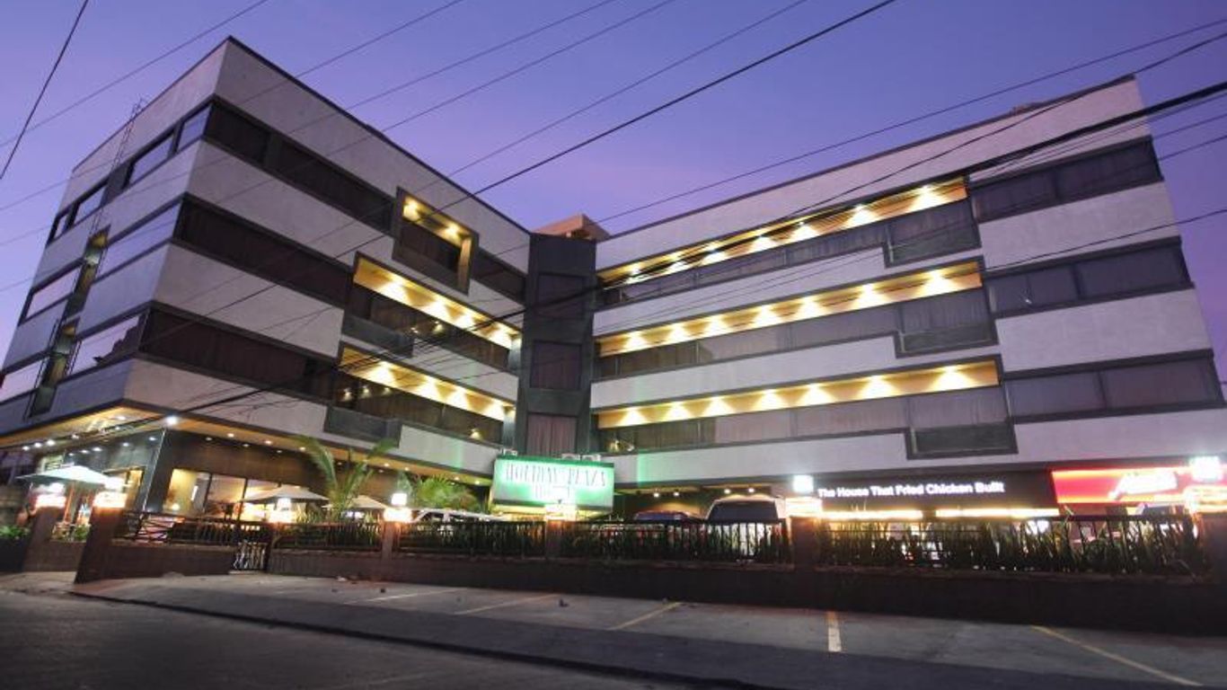 Holiday Plaza Hotel