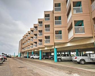 Beachfront Corpus Christi Condo with Deck and Views! - Corpus Christi