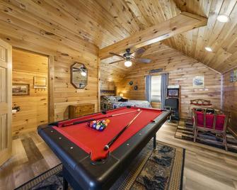 Serenity, A Rustic Log Cabin Retreat - Sevierville