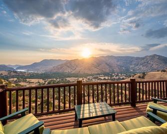 4 Kings Log Cabin 150 Acres Spectacular Views - Three Rivers - Балкон