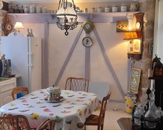 Jardin - Spa - Cour Du Prieure - Sur 50 M2 - Chambre Et Attenant Le Patio +spa - Carennac - Salle à manger