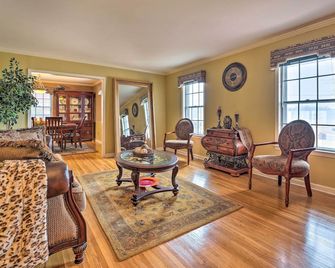 Spacious Memphis Home - Walk to Graceland - Μέμφις - Σαλόνι