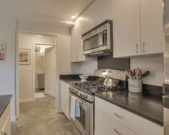 Quiet Ballard Courtyard Apartment Walk to Old Ballard Great cafes. - Seattle - Cozinha
