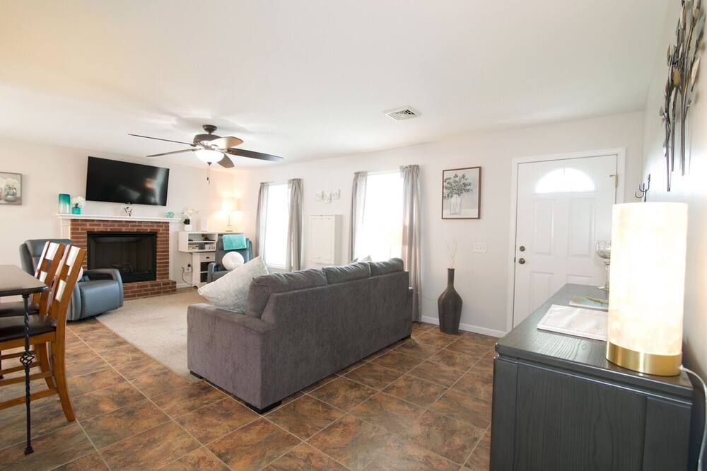 Windy Meadows - Cozy home in a peaceful and relaxing country setting.