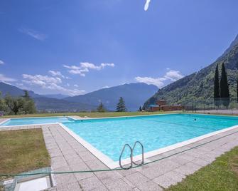 Lake View Dom-Us Apartment - Happy Rentals - Riva del Garda - Uima-allas