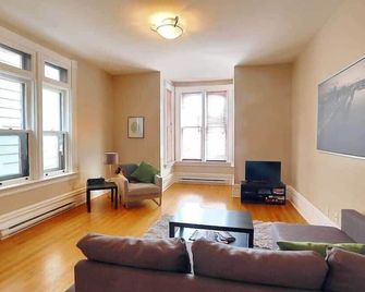 Sunny and airy downtown apartment in Hull Gatineau - Gatineau - Living room