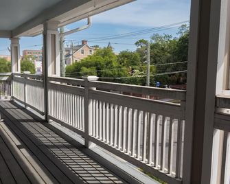 Prime downtown location, luxury condo getaway - Wilmington - Balcony
