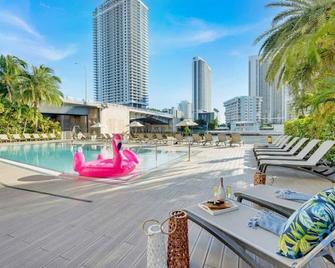 Spectacular Studio Amazing Amenities Bay View - Hallandale Beach - Pool