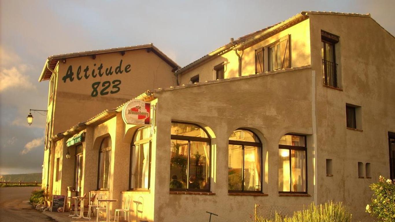 Altitude 823