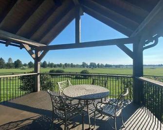The Cabin at Denali Stud - Paris - Balcón