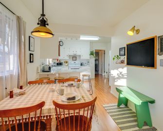 Patio, Grill & Outdoor Dining: Conrad Home! - Conrad - Dining room