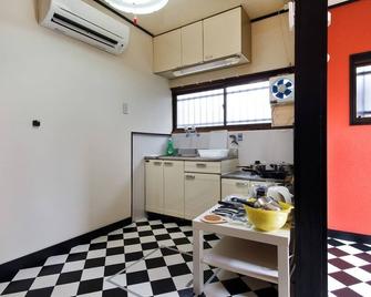 Entire house rental Osaka Namba Nara USJ transportation convenience Discount sale price!No extra charge for charter!Two bicycles free! - Higashiosaka - Küche