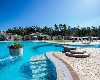 Limone Beach Resort - Castiadas - Bazén