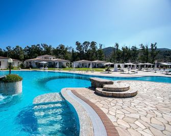 Limone Beach Resort - Castiadas - Piscina