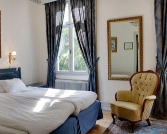 Park Hotel Linköping Fawlty Towers - Linköping - Bedroom