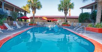 Family Garden Inn & Suites - Laredo - Piscine