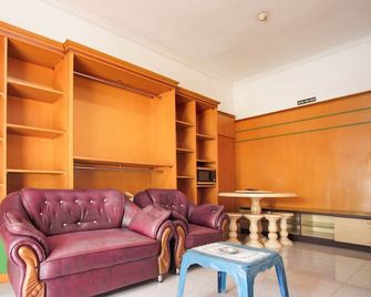 Hotel O Twin Kostel - Palembang - Soggiorno